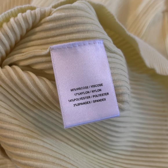 Judith & Charles Yellow Short Sleeve Ribbed Sweater Medium - Picture 10 of 11